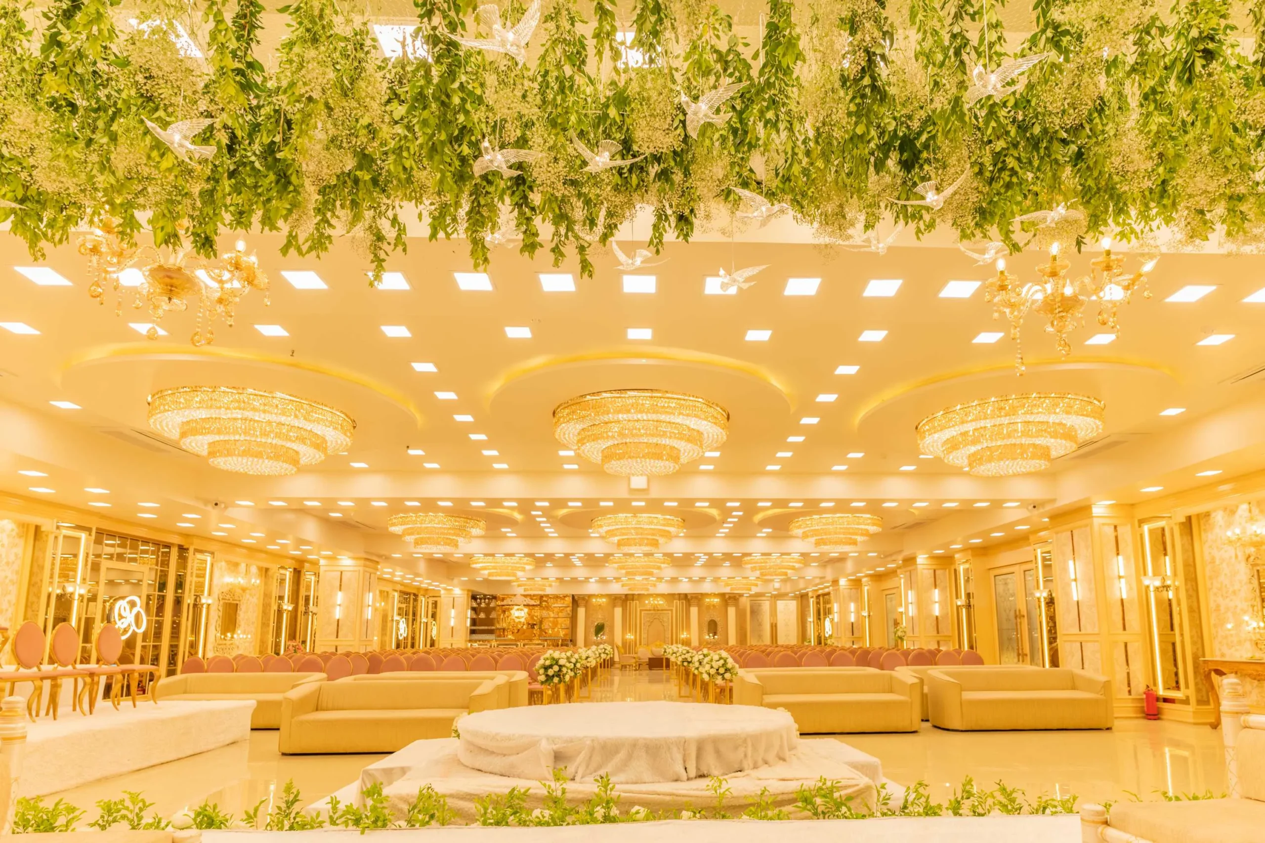 Luxury banquet hall photos Thane West - Centrepiece